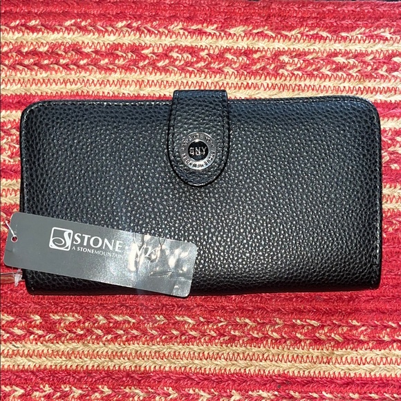 Stone Mountain Accessories Handbags - Stone Mountain Black Leather Wallet